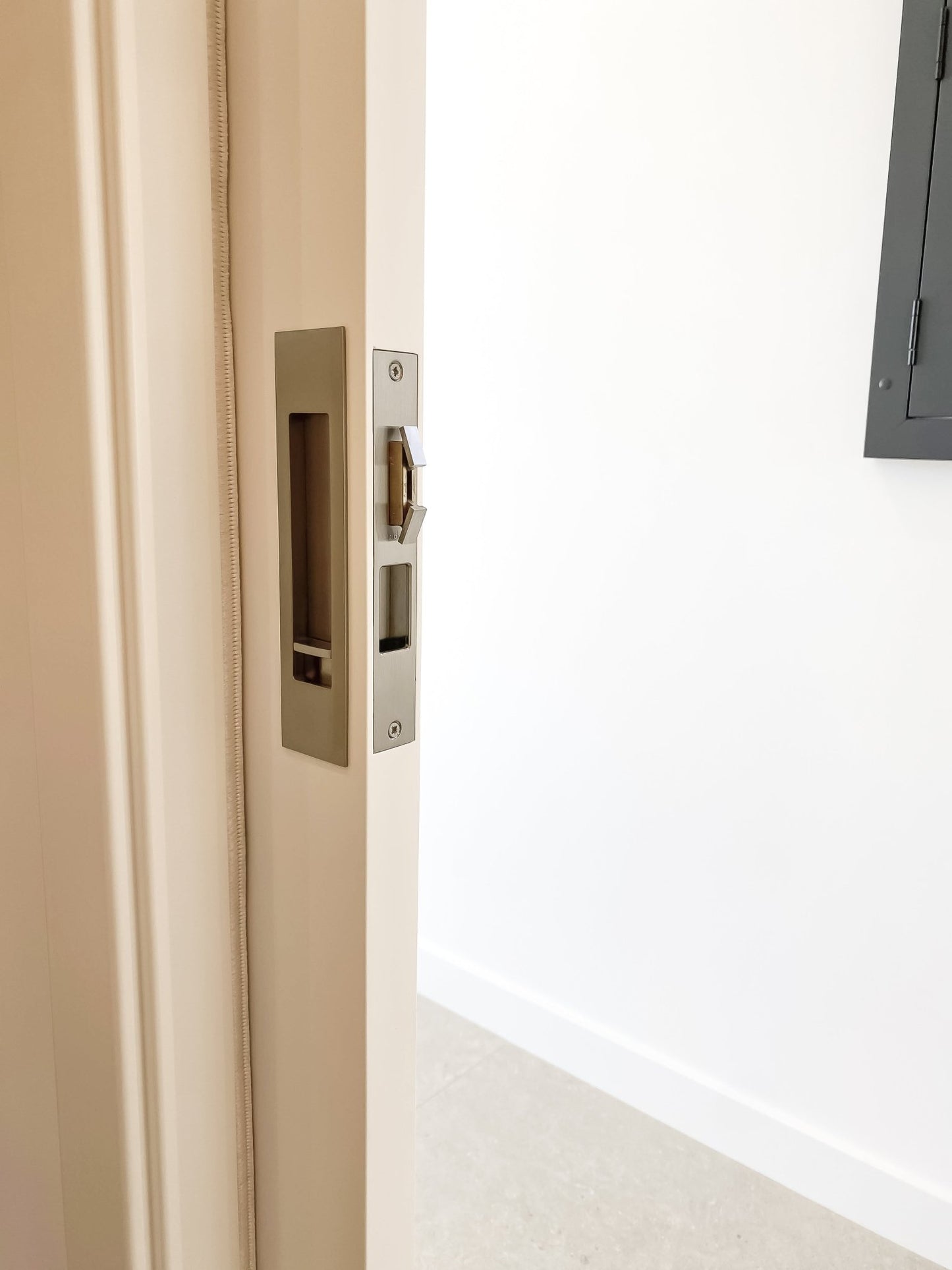 Mardeco M - Series 8004/Set Flush Pull Privacy Set - Mardeco - Architectural Hardware Redefined